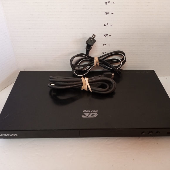 Samsung 3D Blu Ray DVD Player Model BD-E5900 - Picture 1 of 9
